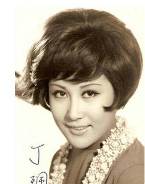 佩床上向华强坚持娶她为何又被陈岚夺爱凯发天生赢家1973年李小龙死在丁(图2)