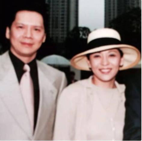 佩床上向华强坚持娶她为何又被陈岚夺爱凯发天生赢家1973年李小龙死在丁(图11)